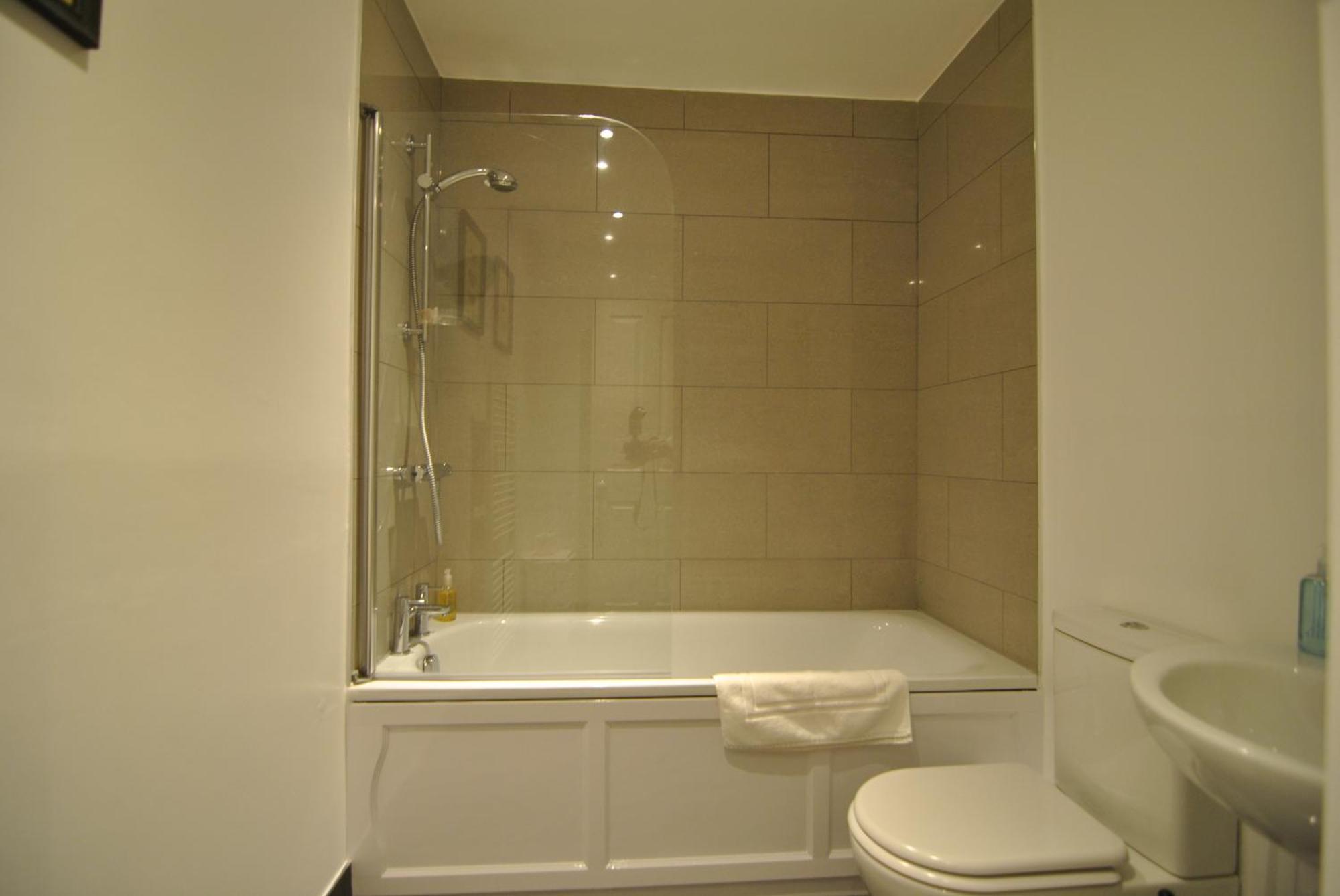 Lord Raglan House Apartments 2Br With Parking Windsor Exteriér fotografie