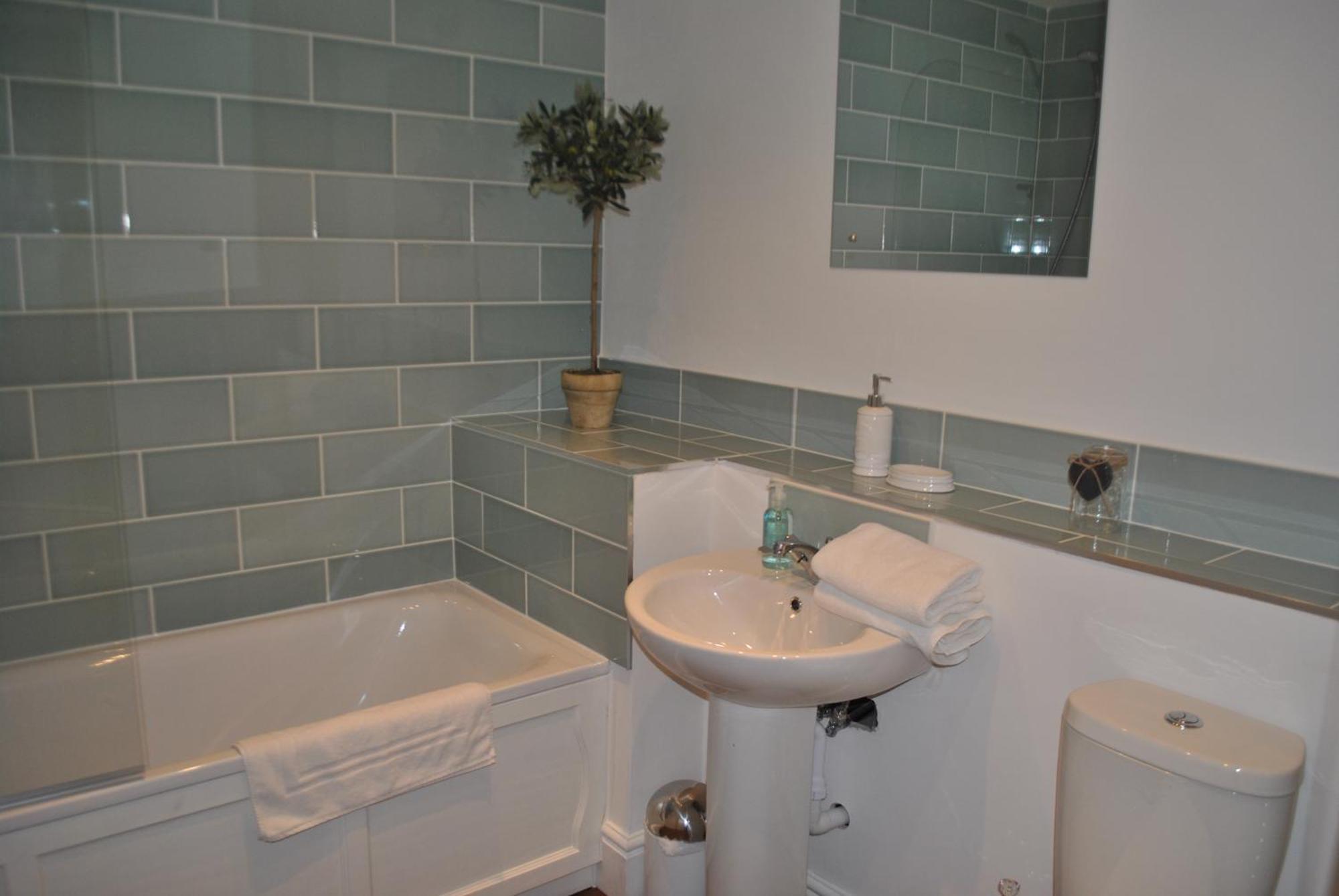 Lord Raglan House Apartments 2Br With Parking Windsor Exteriér fotografie
